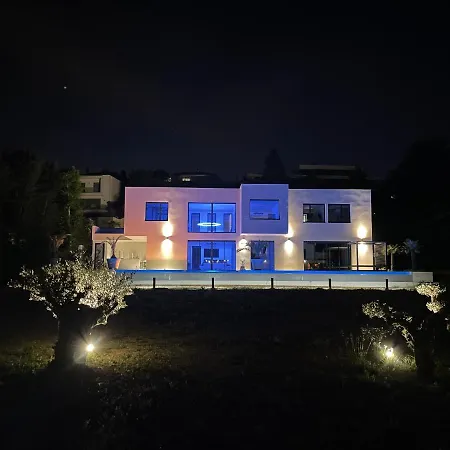 Villa Exceptionnel Maison Avec Piscine A Debordement *